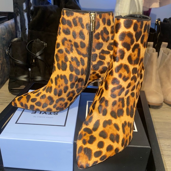EUC Vince Camuto Leopard Ankle Boots - Picture 8 of 8